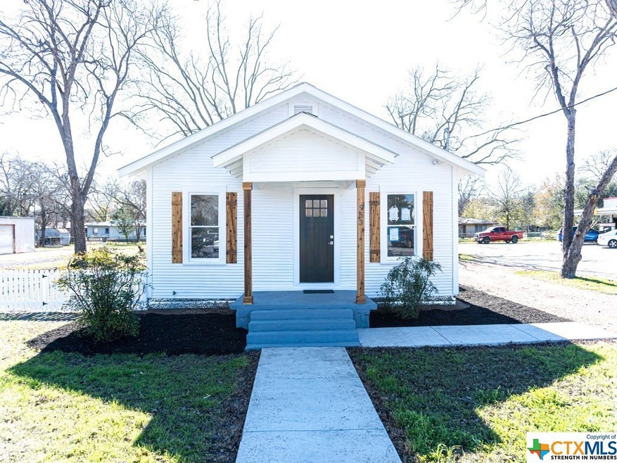 953 E Kingsbury St, Seguin, TX 78155 - photo 1