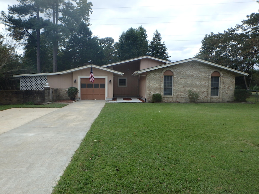 400 Estate Dr, Jacksonville, NC 28540 - photo 1