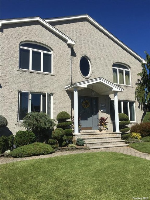 672 Forte Blvd, Franklin Square, NY 11010 - photo 1