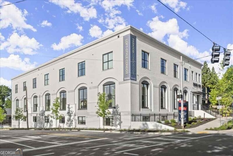 For Sale $199,900 • Co-Listing Agent