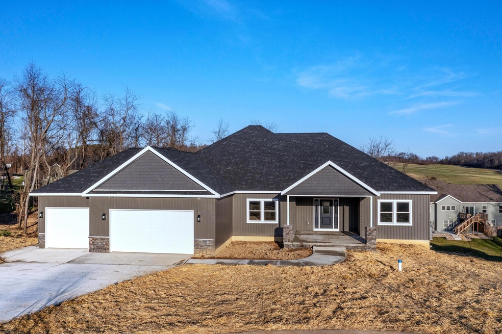 122 Honeysuckle Ln, Thornville, OH 43076 - photo 1