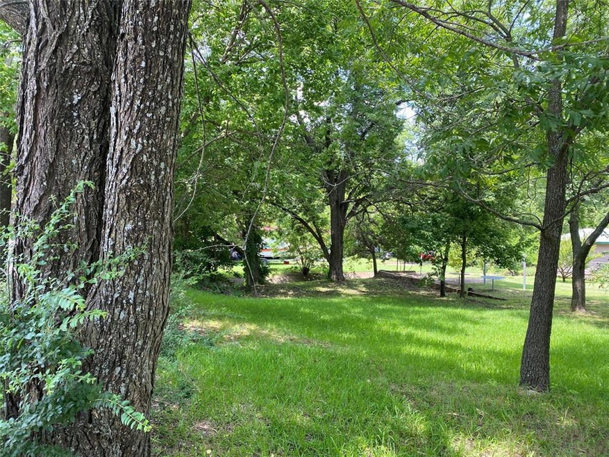 501 W Morton St, Denison, TX 75020 - photo 1