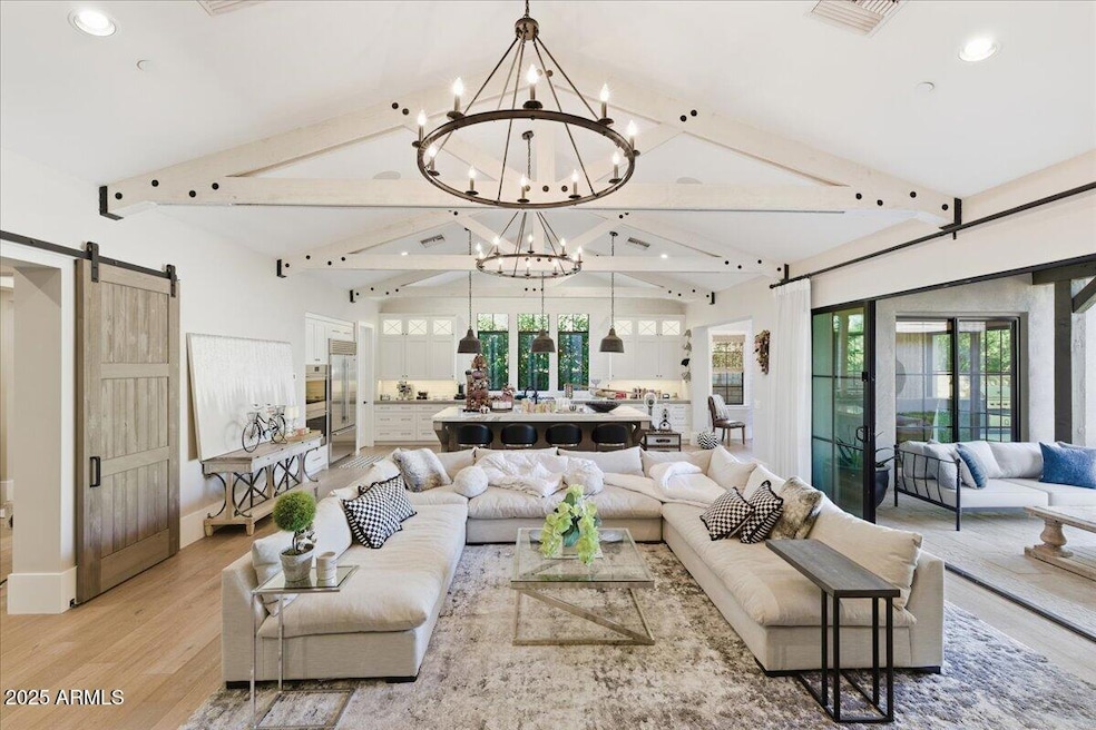 14-10203_E_Camelot_Ct_111