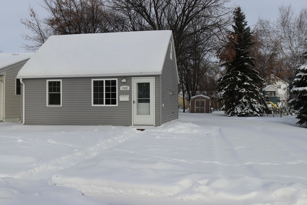 1902 10th Ave N. Grand Forks (1 of 13)