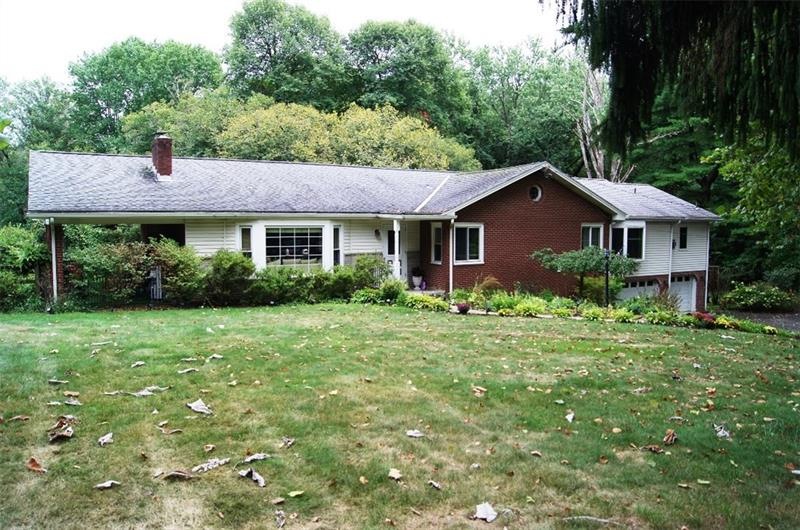 Sprawling Ranch on a 1.7  Acre Wooded Lot Minutes 