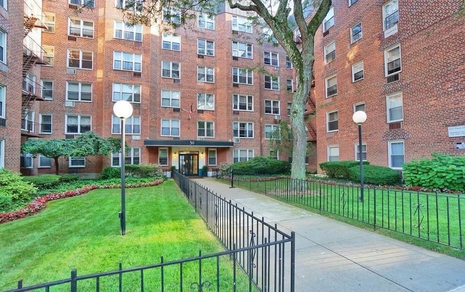 Fort Place Cooperative unit A2E, Staten Island, NY 10301 - photo 1