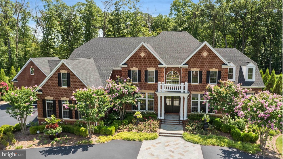 1659 Hunting Crest Way, Vienna, VA 22182 - photo 1