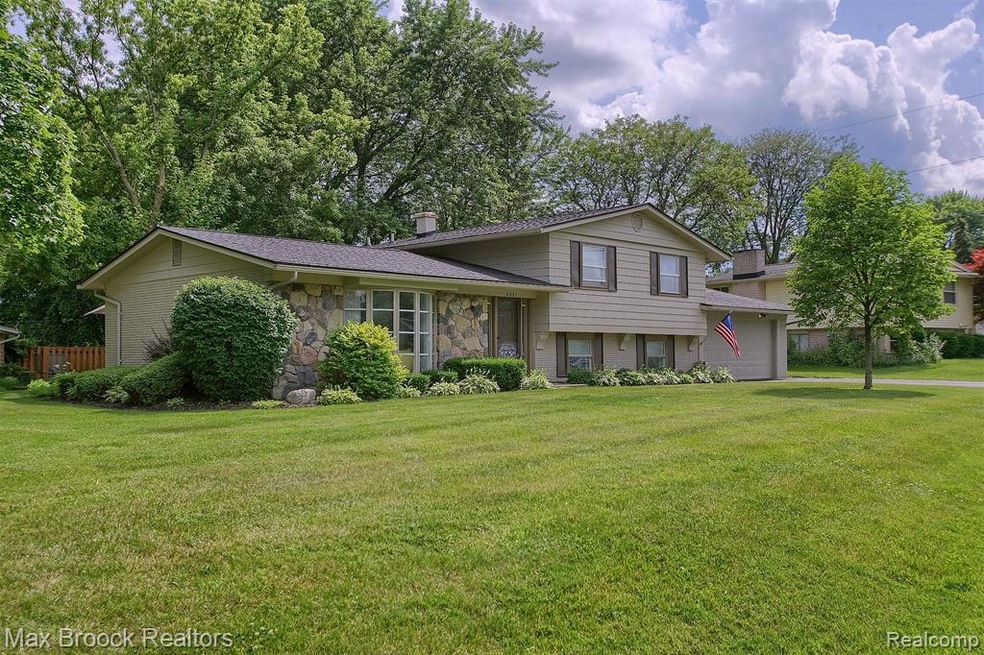 6665 Heather Heath, West Bloomfield, MI 48322 - photo 1