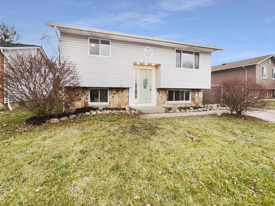 1765 Flinthill Dr, Columbus, OH 43223 - photo 1