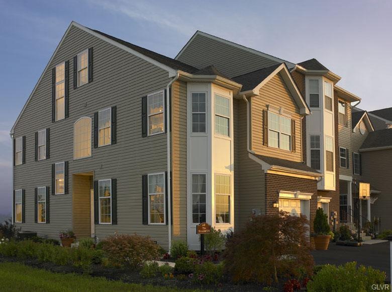 5368 Spring Ridge Dr W, Macungie, PA 18062 - photo 1