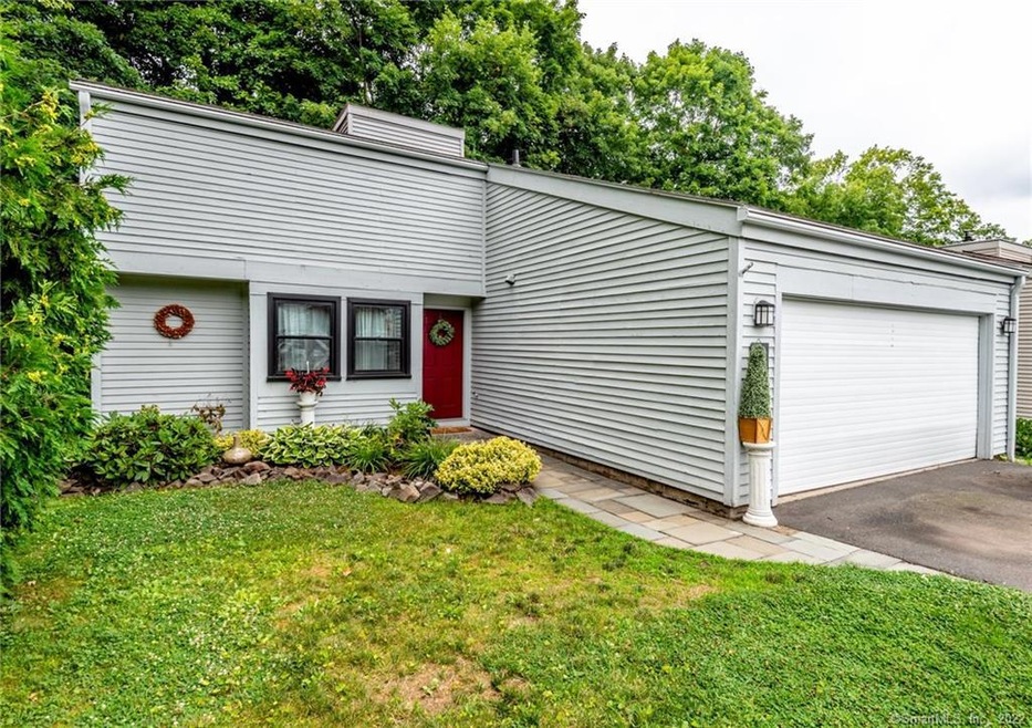 7 Little River Ln, Middletown, CT 06457 - photo 1