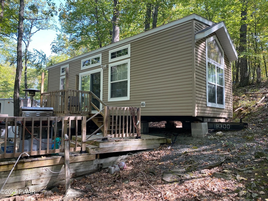 109 Walnut St, Shohola, PA 18458 - photo 1