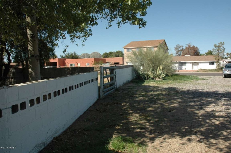 DRIVEWAY WITH PRIVATE PARKING