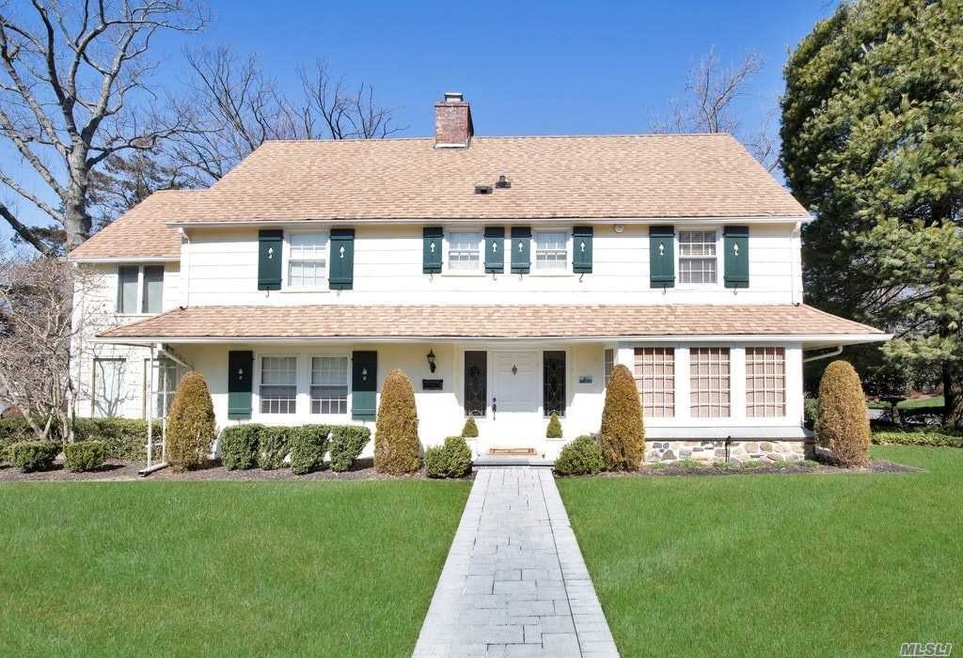 181 Overlook Ave, Great Neck, NY 11021 - photo 1