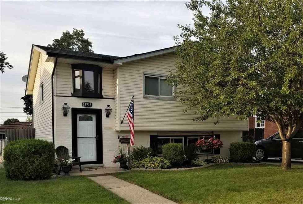 15715 Dugan St, Roseville, MI 48066 - photo 1