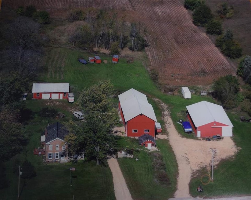 4658 Hwy 92, Rutland, WI 53521 - photo 1