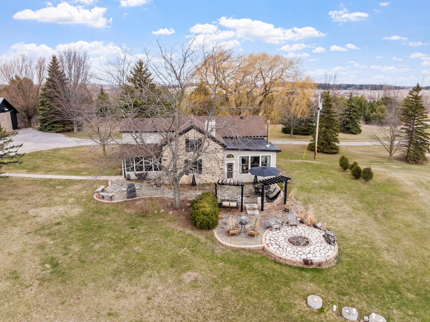 7190 Hilly Ln, Cedar Grove, WI 53013 - photo 1