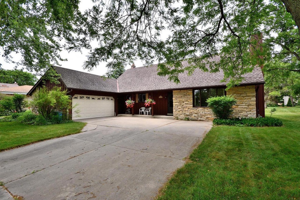 W165N10517 Wagon Trail, Germantown, WI 53022 - photo 1