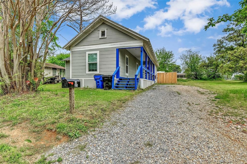 903 W Ford St, Denison, TX 75020 - photo 1