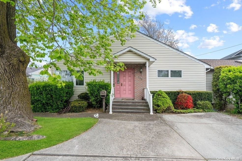 758 Princeton Rd, Franklin Square, NY 11010 - photo 1