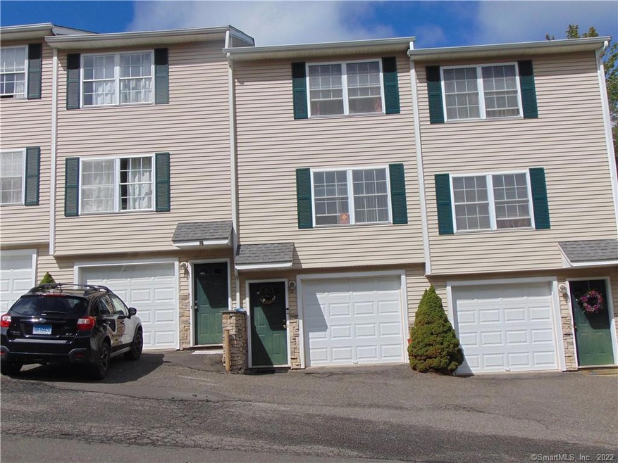 135 Bucks Hill Rd unit 2, Waterbury, CT 06704 - photo 1