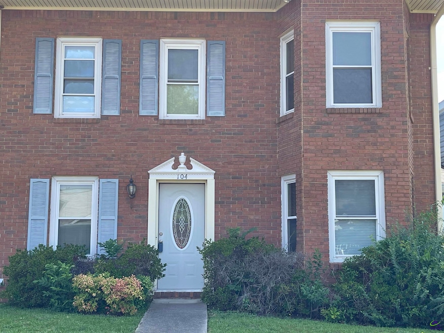 104 Williamsburg Ave, Warner Robins, GA 31088 - photo 1