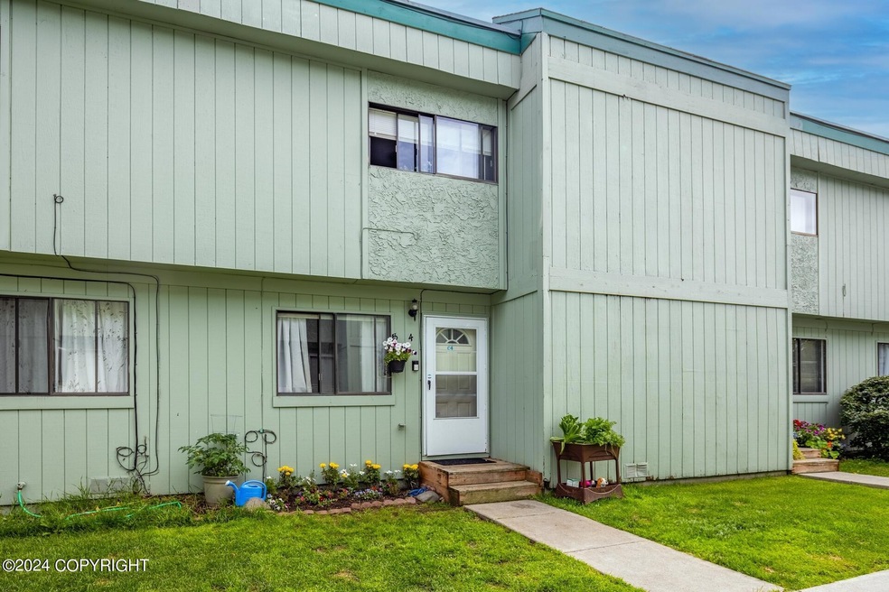 6222 W 12th-001-MLS