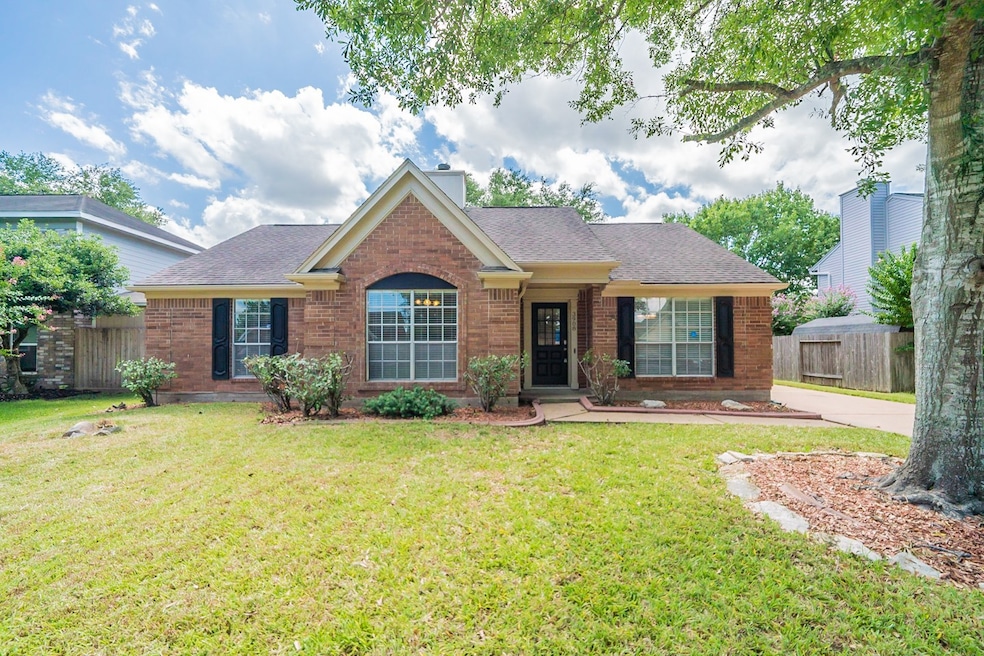 3908 Ashwood Dr, Pearland, TX 77584 - photo 1