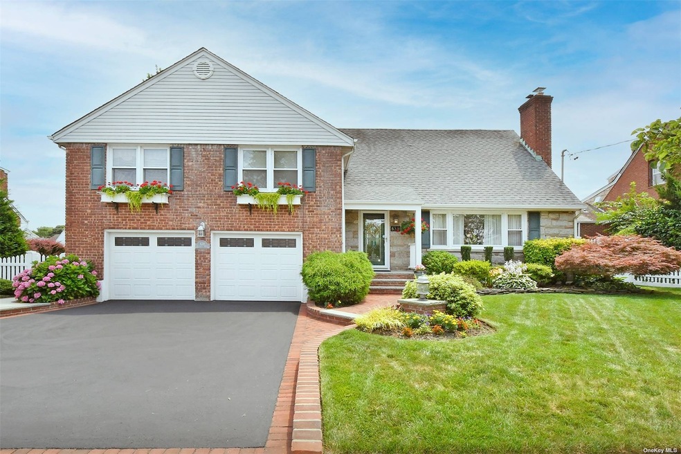 638 Foxhurst Rd, Baldwin, NY 11510 - photo 1