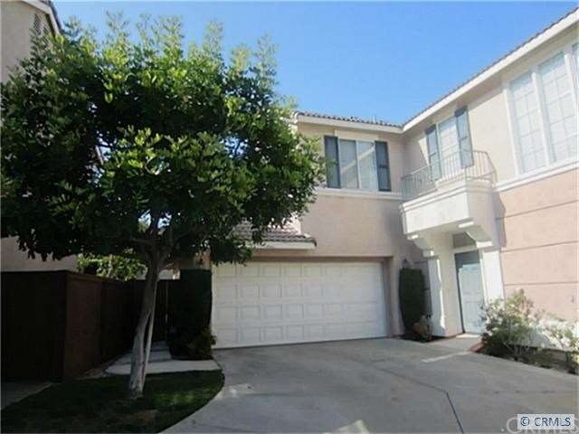 The home's rare L-shaped construction allows for t