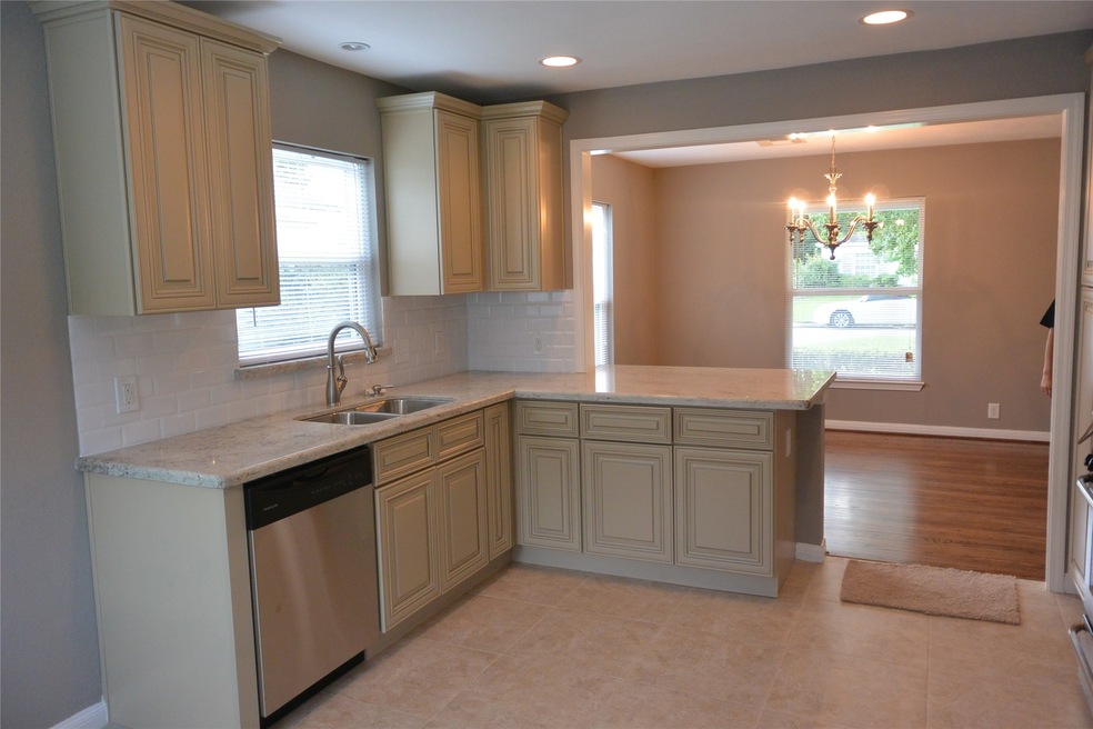 4930 Ventura Ln, Houston, TX 77021 - photo 1