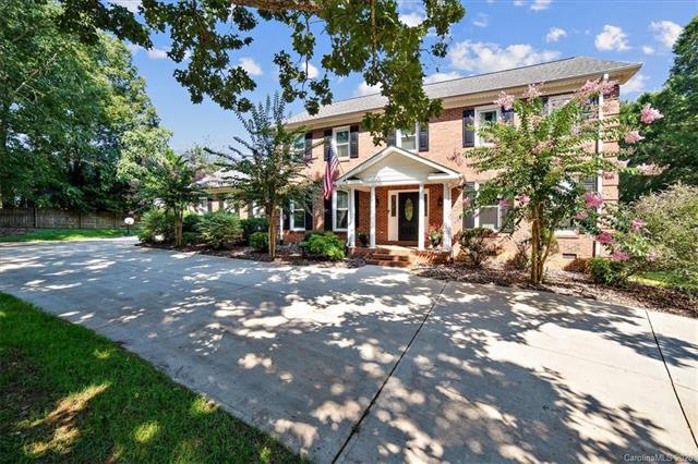 Full Brick home in Weddington, 1.54 acres with poo