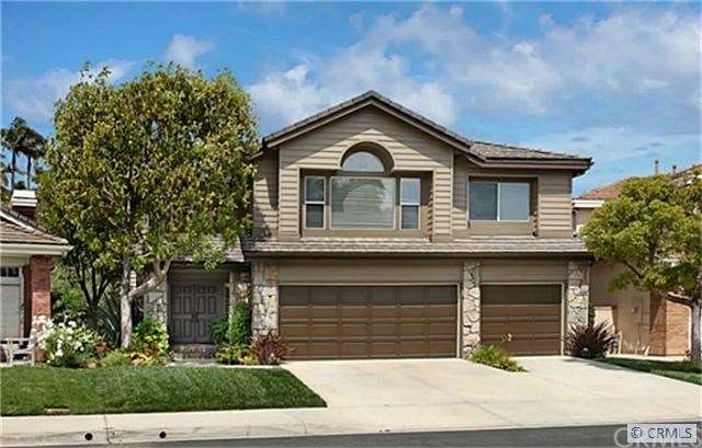 Very clean and neat curb appeal with use of beauti