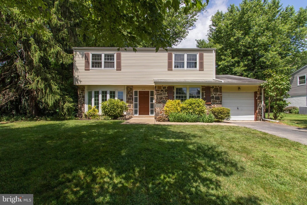 2039 Wisteria Ln, Lafayette Hill, PA 19444 - photo 1