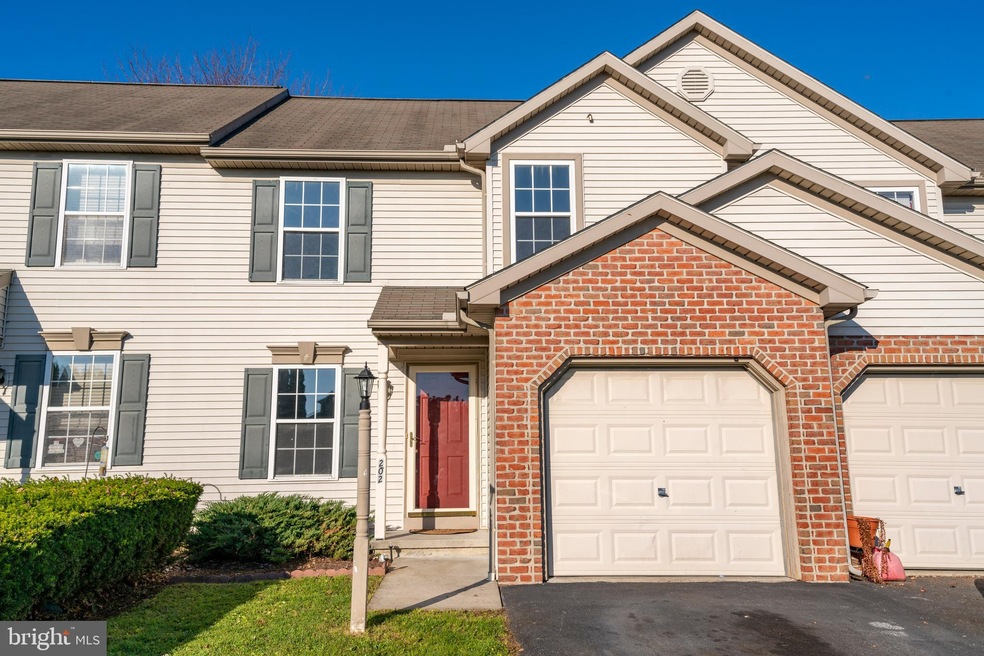 202 Fieldcrest Dr, New Holland, PA 17557 - photo 1