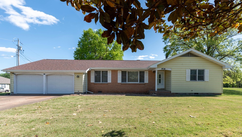 976 Evergreen, Hollister, MO-1