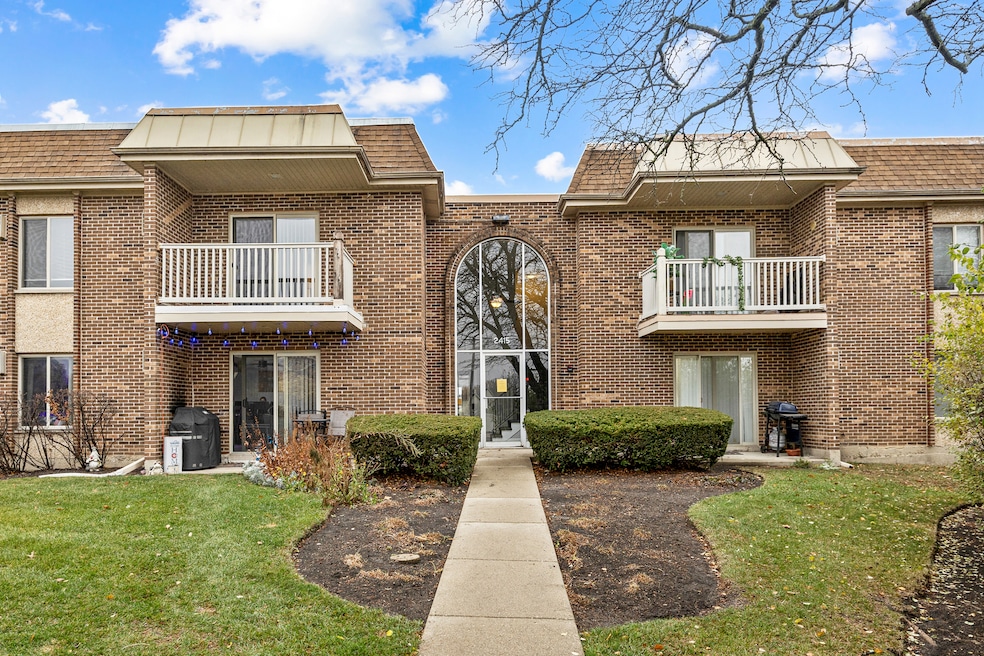 2415 N Kennicott Dr unit 1D, Arlington Heights, IL 60004 - photo 1