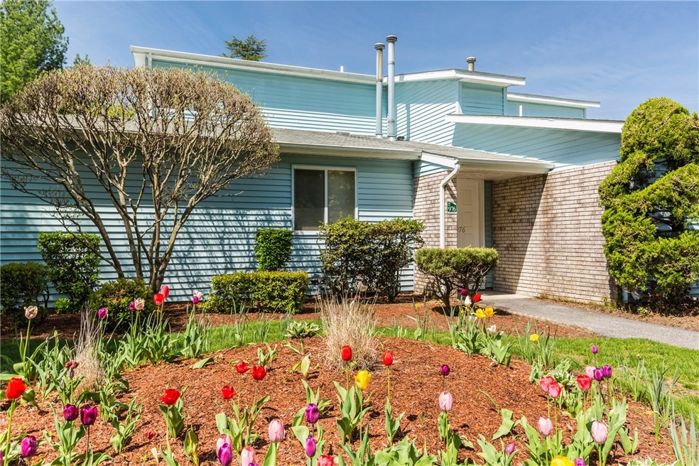 976 Williamsburg Cir unit 976, Warwick, RI 02886 - photo 1