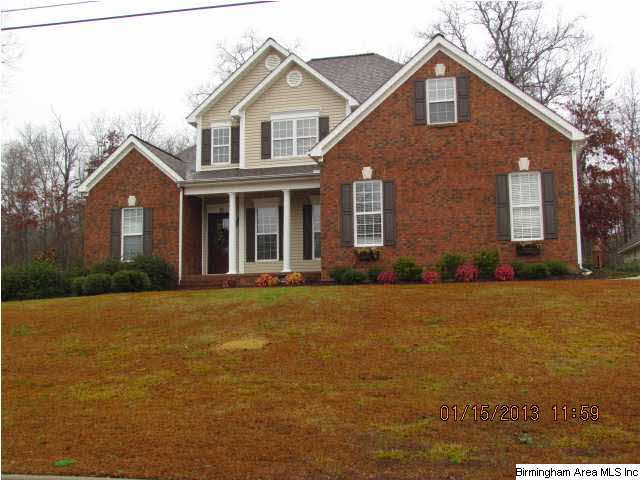 Beautiful brick/vinyl home located on a cul-de-sac