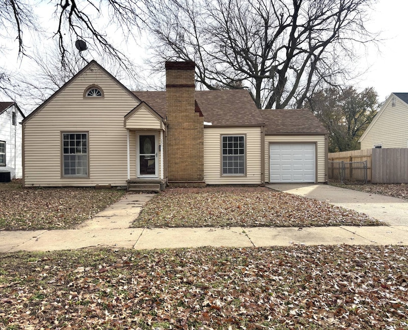 531 E B Ave, Kingman, KS 67068 - photo 1