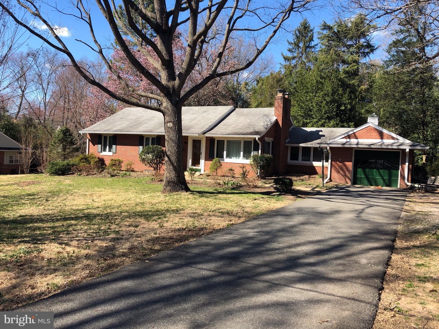 1112 Lyndale Dr, Alexandria, VA 22308 - photo 1