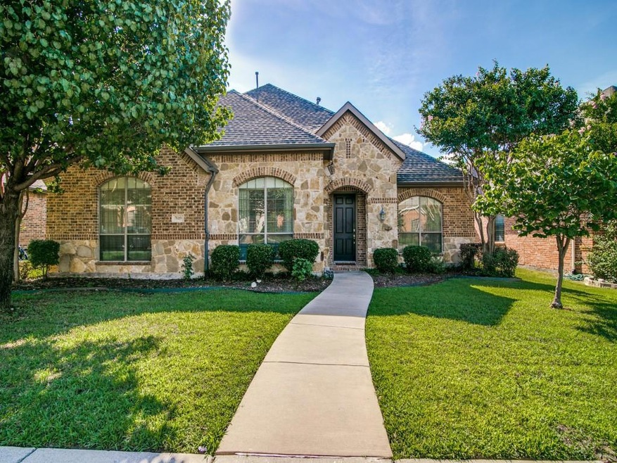 From curb to door, a warm and inviting façade.