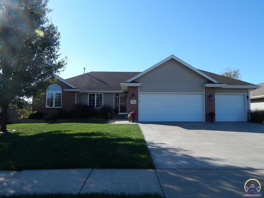 3325 SW 46th St, Topeka, KS 66610 - photo 1