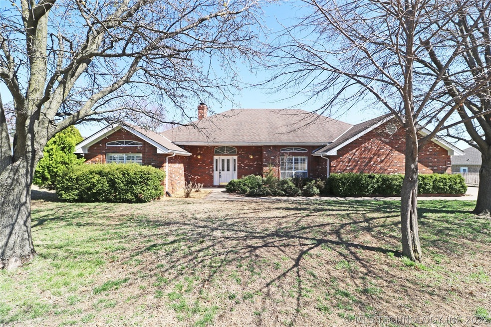 3016 Claremont Dr, Bartlesville, OK 74006 - photo 1