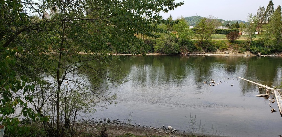 Approx. 75 ' River Frontage