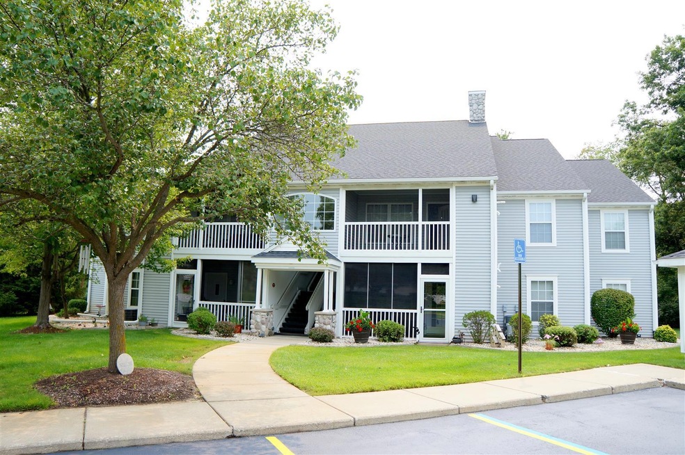 806 W Barrington