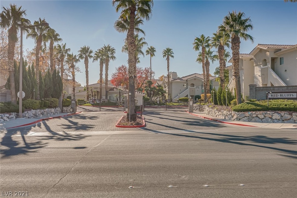 Beautiful Red Bluffs Condo community in Summerlin