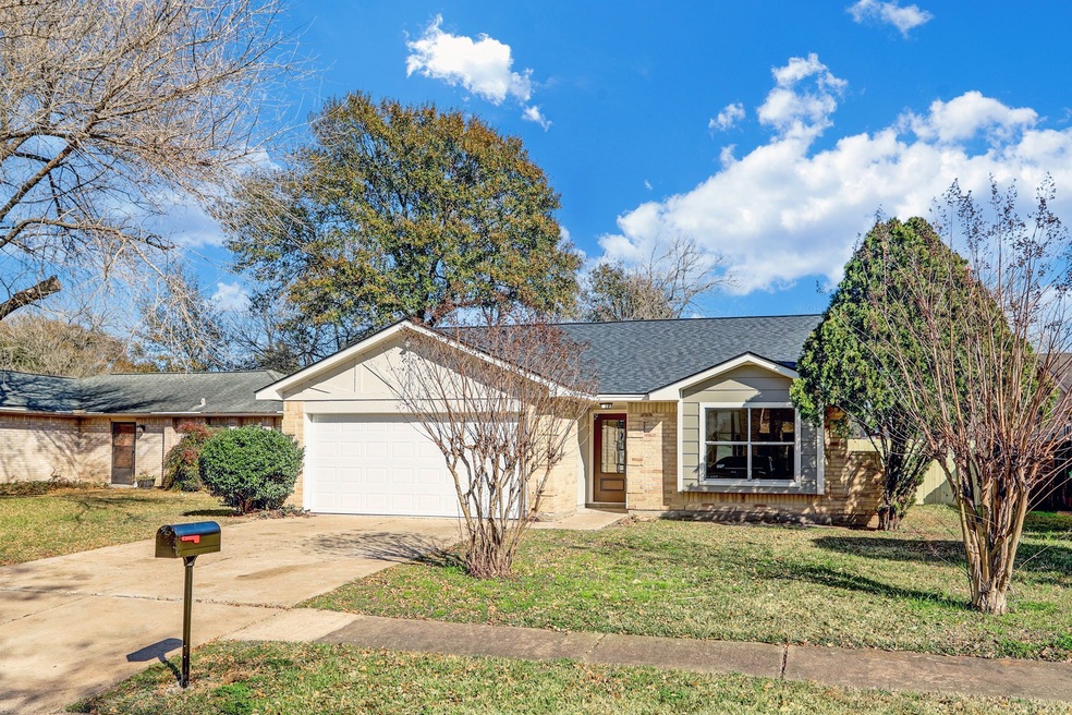 7606 Millbrae Ln, Houston, TX 77041 - photo 1