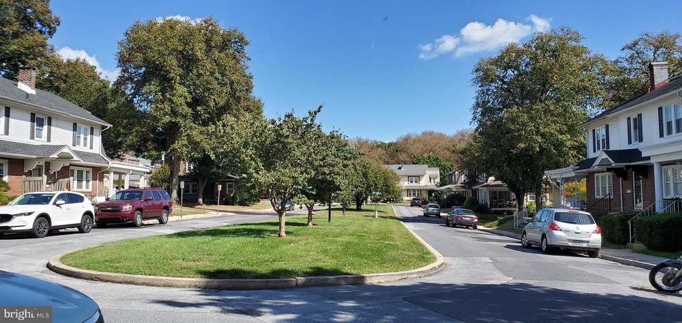 812 Holland Square, Reading, PA 19610 - photo 1