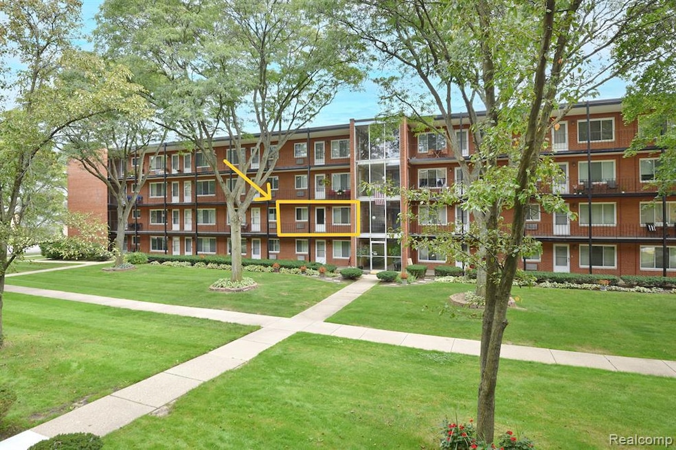 Babcock Cooperative unit 205, Royal Oak, MI 48073 - photo 1